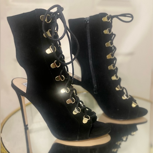 🖤💛NEVER WORN Steve Madden| Lace Up | Gold Hardware | Size: 9 | 4.75 in. - Picture 3 of 11
